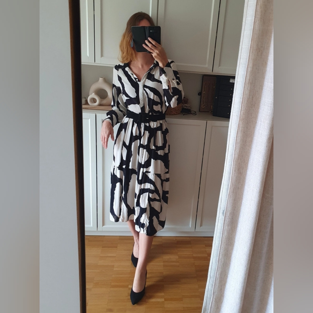 H&M Black and White Floral Print Drop Waist Dress